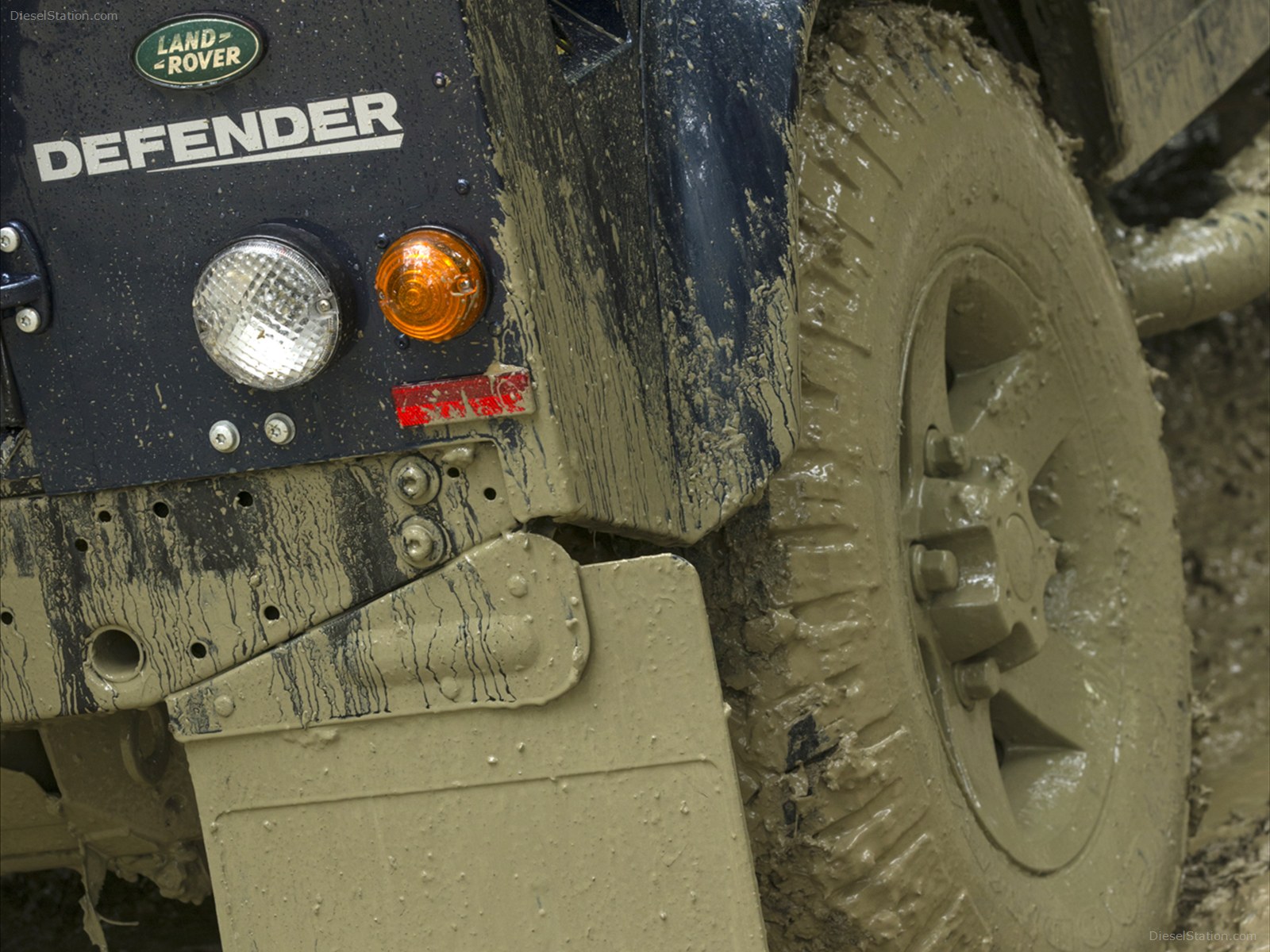 Land Rover Defender 2013